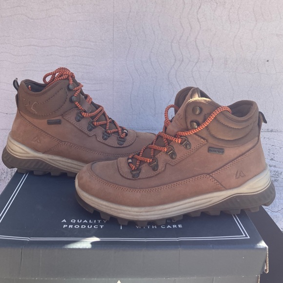 Women’s hiking boots- size 7.5 - Picture 3 of 6